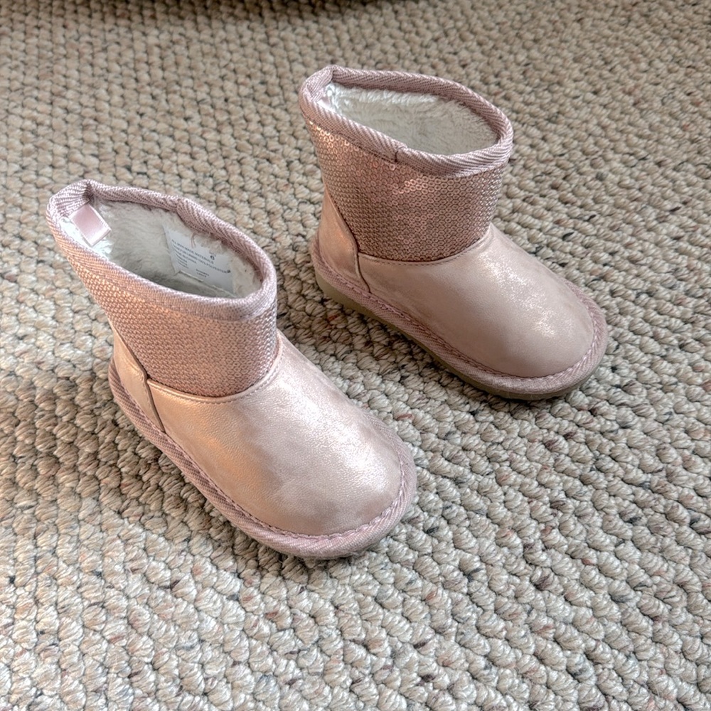 Little girls (baby) size 6 rose gold boots.